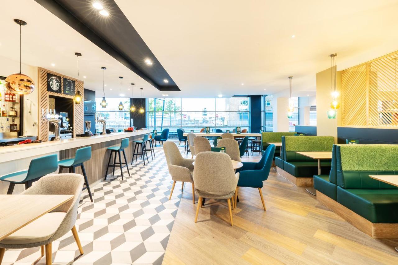 Holiday Inn Stevenage By Ihg Eksteriør billede