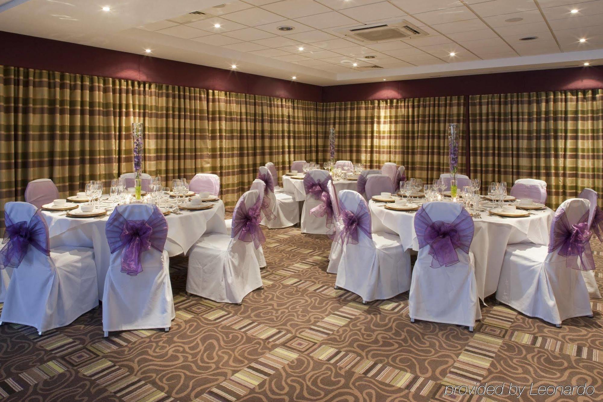 Holiday Inn Stevenage By Ihg Restaurant billede